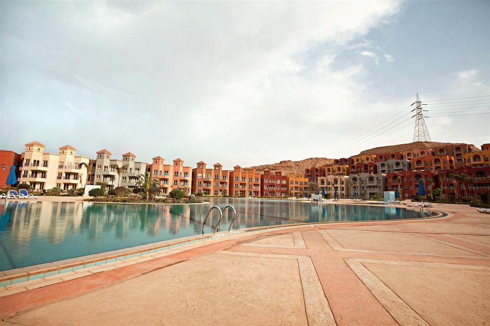 Porto Sokhna Pyramids Apartments Powered By Amer-Group Family Only Ain Sukhna Exteriör bild