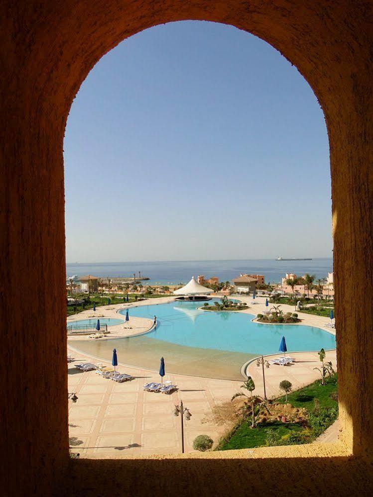Porto Sokhna Pyramids Apartments Powered By Amer-Group Family Only Ain Sukhna Exteriör bild